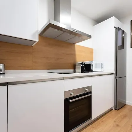Premium Flat In Center With Free Parking