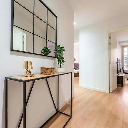 Premium Flat In Center With Free Parking *