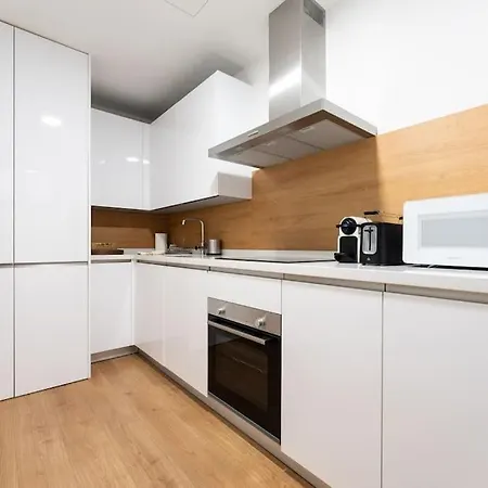 Premium Flat In Center With Free Parking